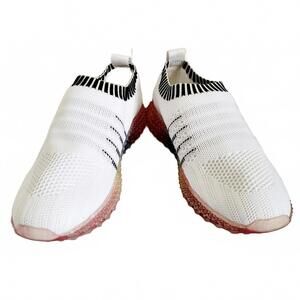 NWOT Women’s White Knit Fabric Lightweight Slip on Fashion Sneaker 